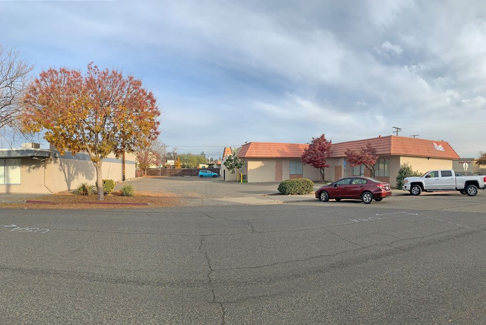 Professional Office Spaces Available in Visalia, CA: 636 W Oak Ave, Visalia, CA 93291